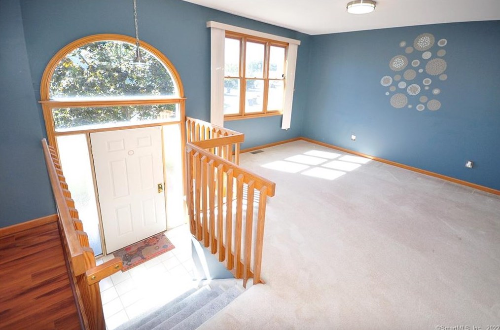 25 Pepper Bush Ln, Hartford, CT 06111-4242