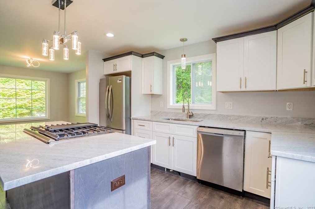 810 Hamilton Ave, Watertown CT  06795-2309 exterior