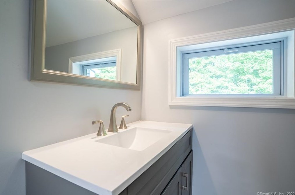 810 Hamilton Ave, Watertown CT  06795-2309 exterior