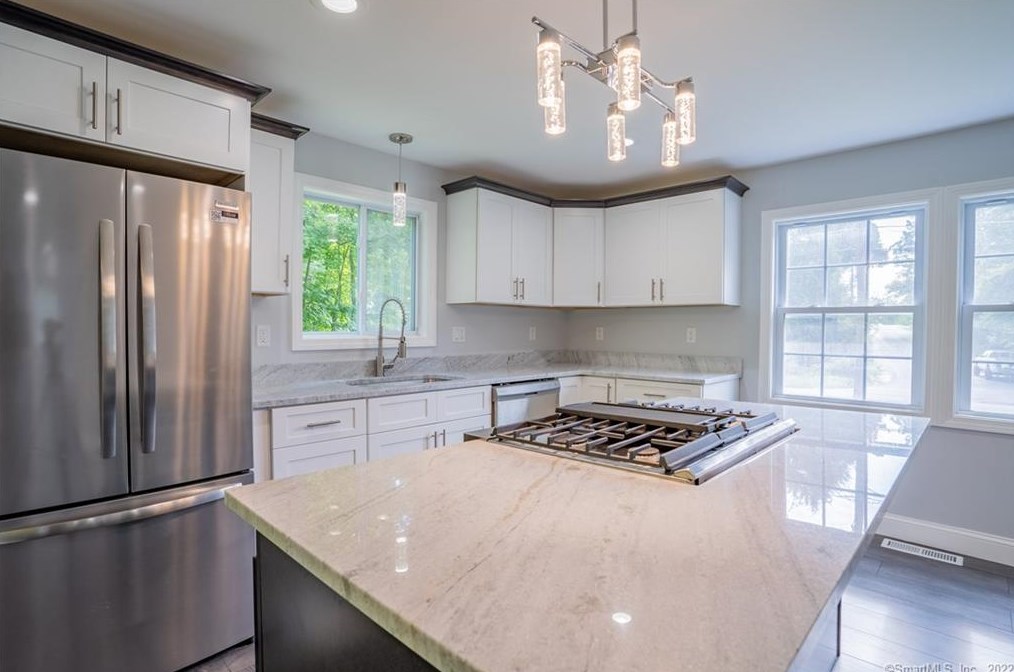 810 Hamilton Ave, Watertown CT  06795-2309 exterior