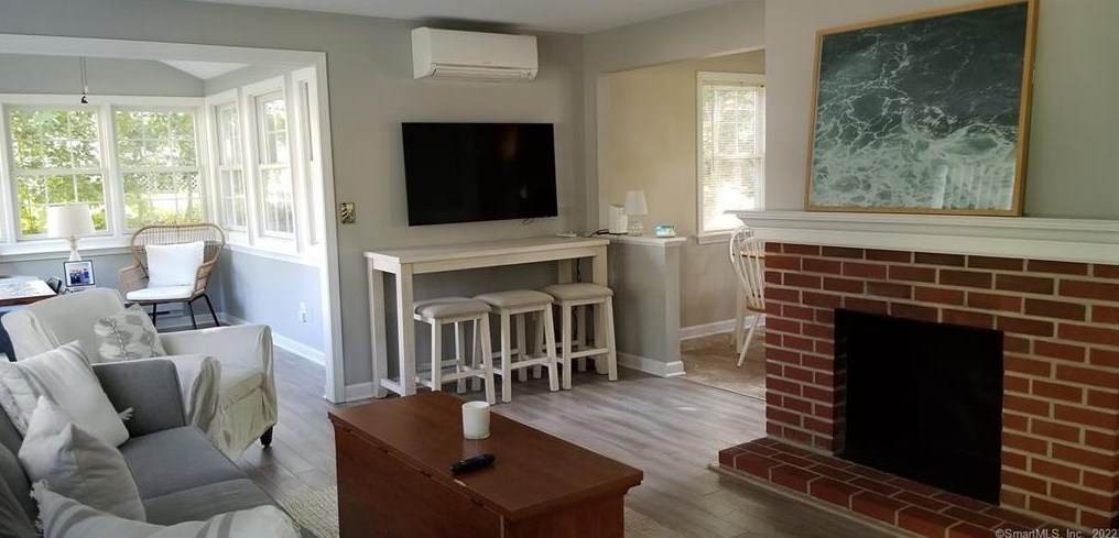 31 Woodland Dr, Niantic, CT 06357
