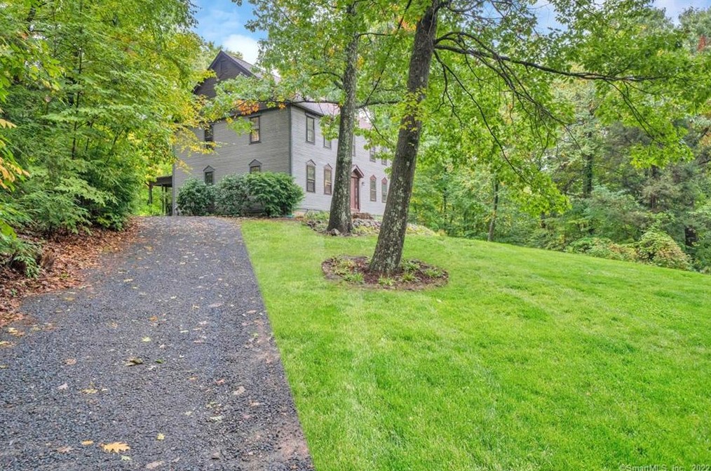 6 Huntington Dr, Somers, CT 06071