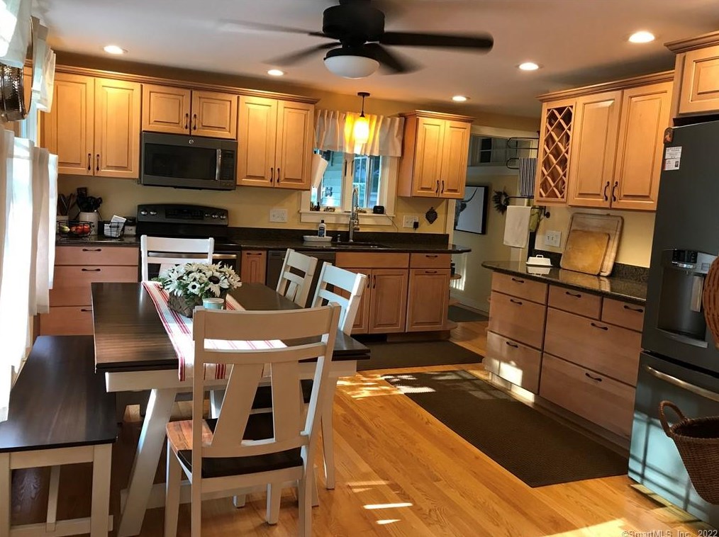 94 Kelseytown Rd, Clinton CT 06413-1455 exterior