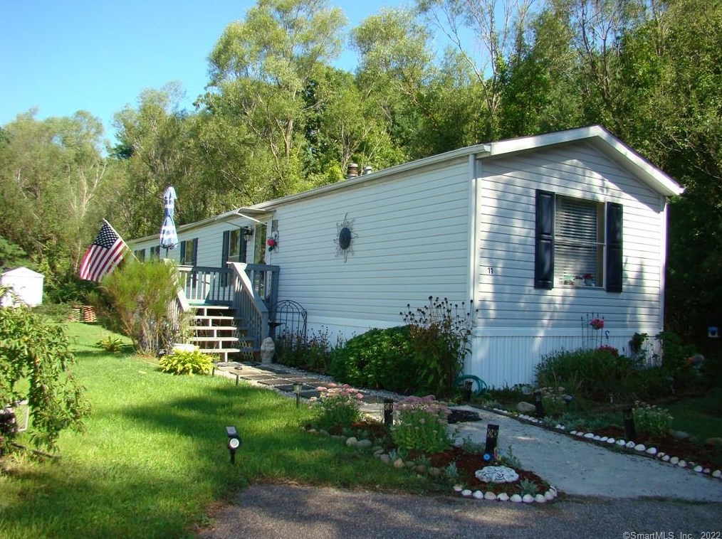 11 Elizabeth Ln, North Windham, CT 06256