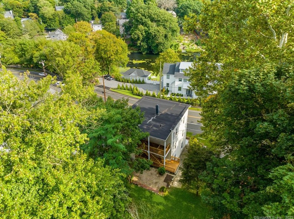 272 Valley Rd, Cos Cob CT  06807-1812 exterior
