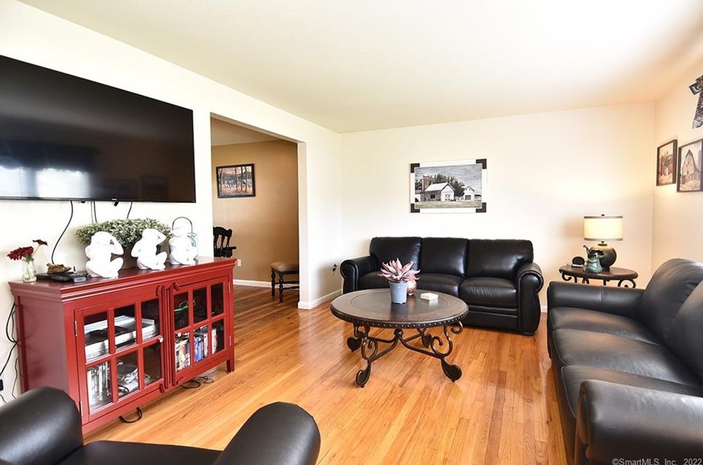 100 Sandy Ln, Meriden CT 06450-7023 exterior