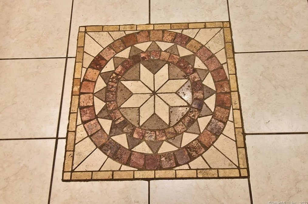 100 Sandy Ln, Meriden CT 06450-7023 exterior