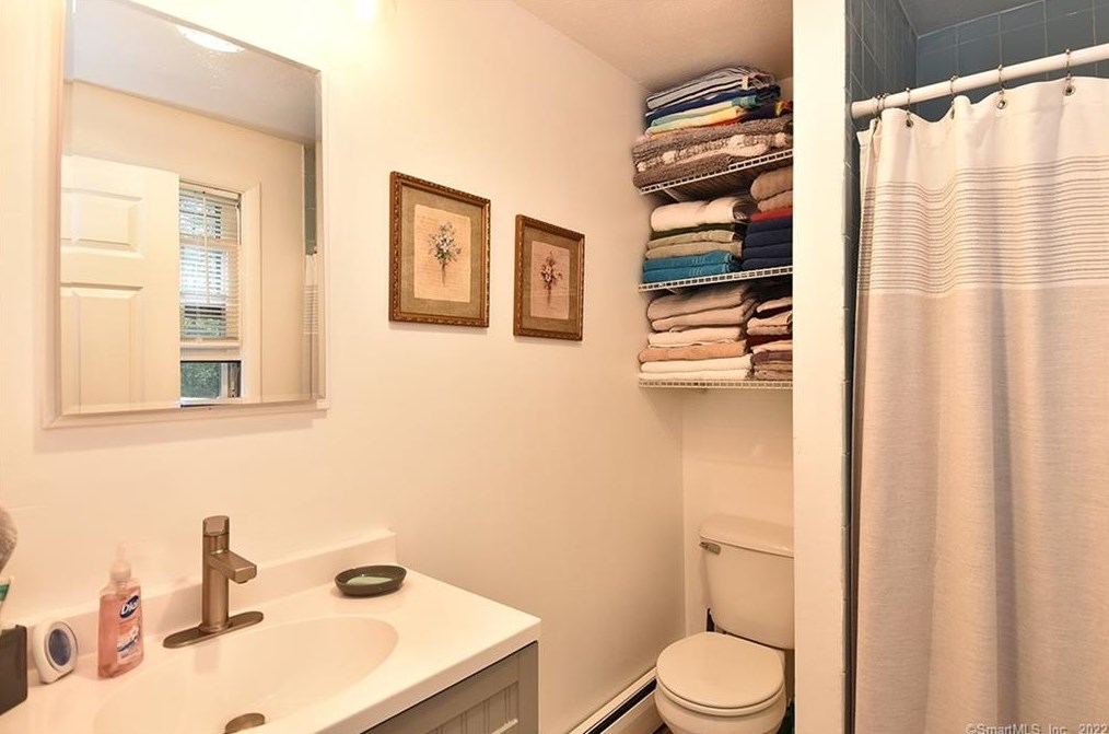 100 Sandy Ln, Meriden CT 06450-7023 exterior