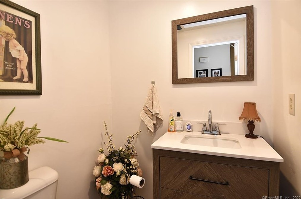 100 Sandy Ln, Meriden CT 06450-7023 exterior