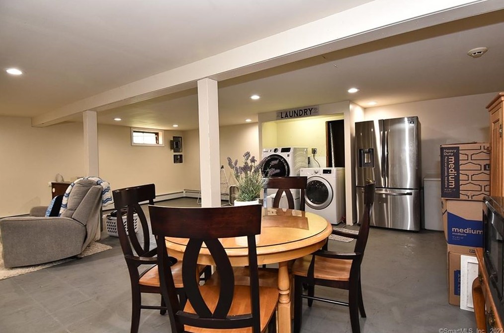 100 Sandy Ln, Meriden CT 06450-7023 exterior