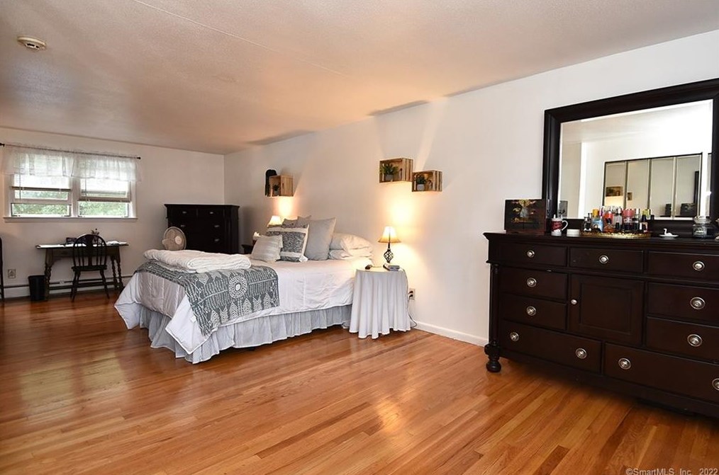 100 Sandy Ln, Meriden CT 06450-7023 exterior