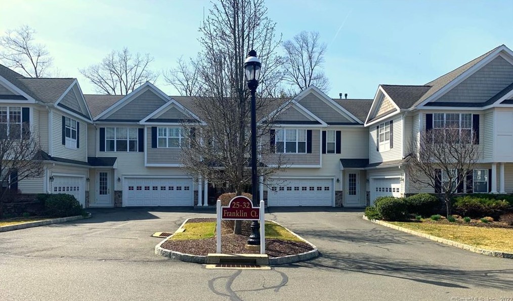 26 Franklin Ct, Newtown, CT 06470-1468