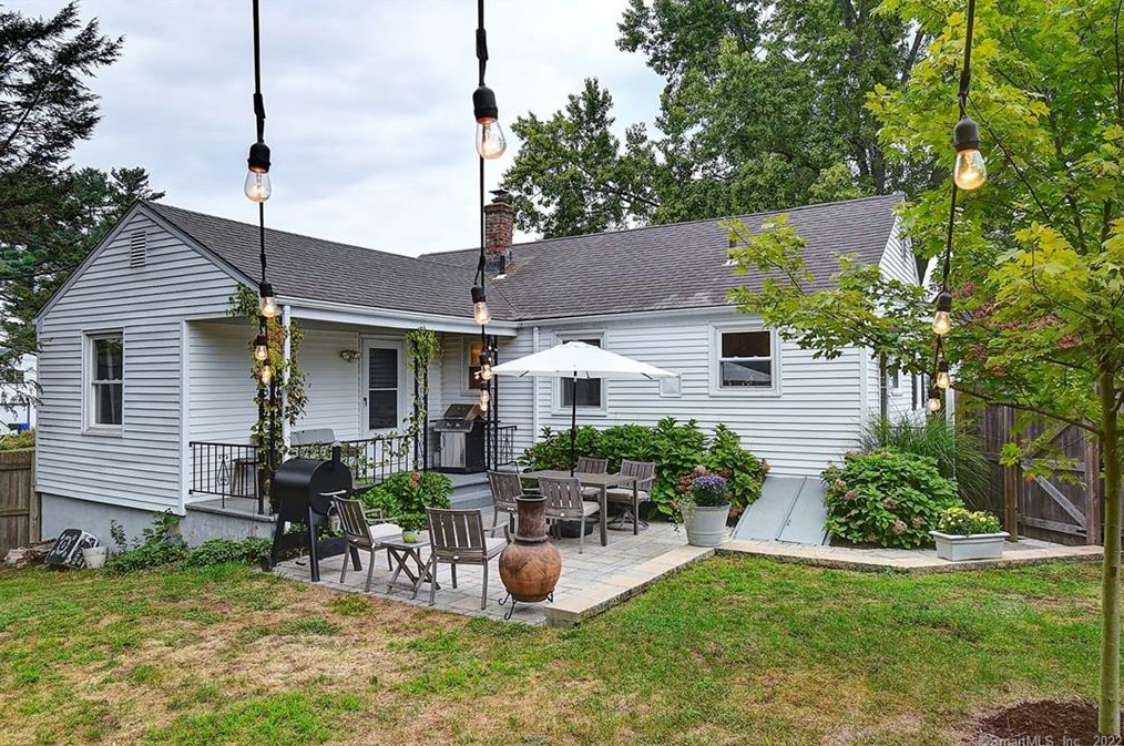 184 Woodycrest Dr, Hartford, CT 06118-2763