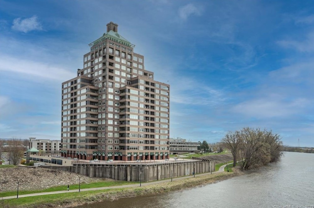 235 River Dr, Hartford, CT 06108-5016