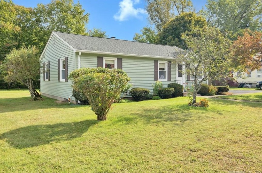 5 End St, Stafford, CT 06076