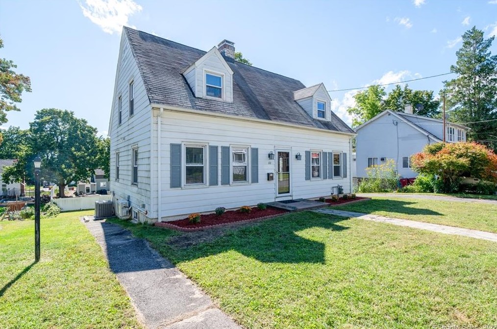 82 Trowbridge Pl, Union City, CT 06770-3914