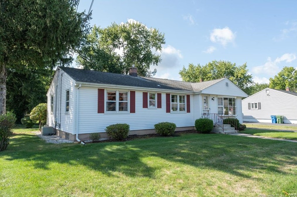 15 Fieldcrest Ln, New Haven, CT 06514 exterior