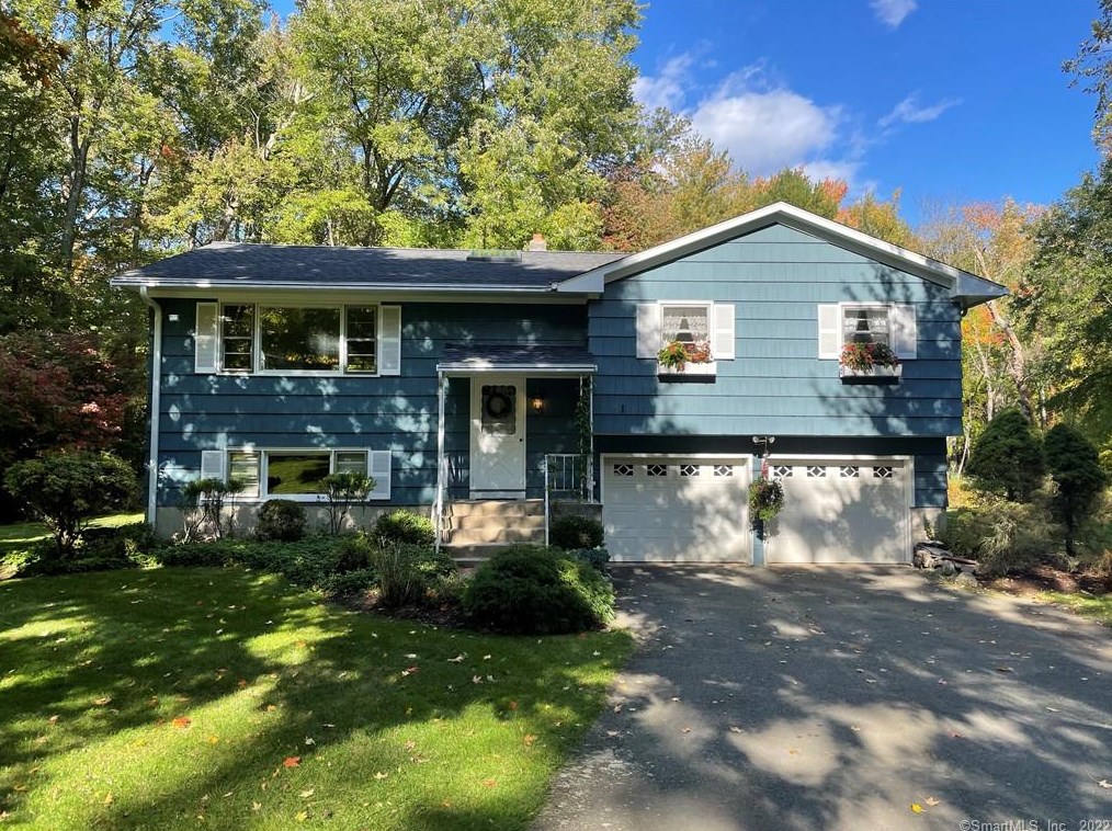 6 Advocate Pl, Danbury, CT 06810