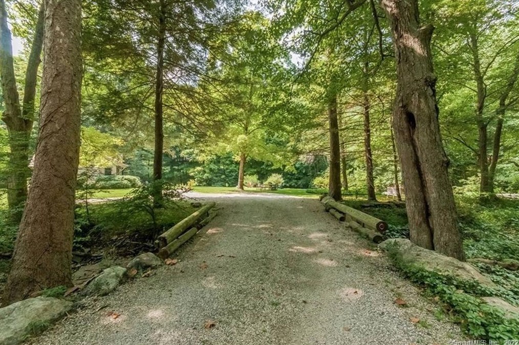 286 Lyons Plain Rd, Weston, CT 06883-2449