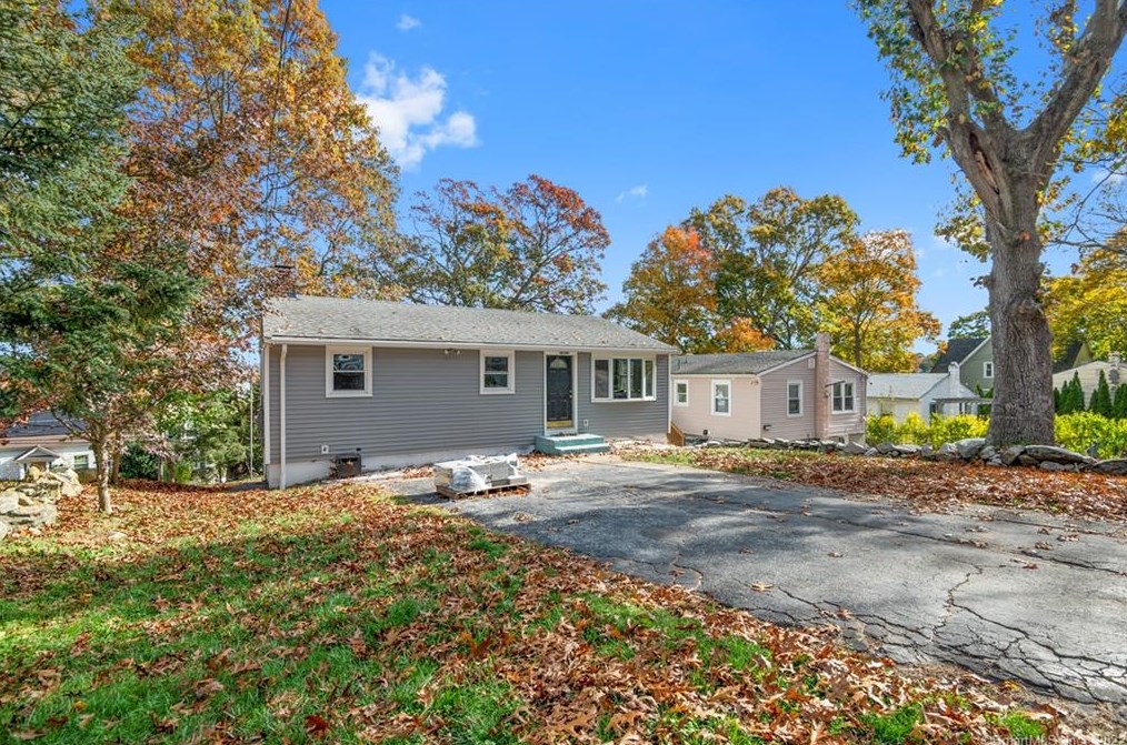 41 Acorn Ct, United States Coast Guard Ac, CT 06320