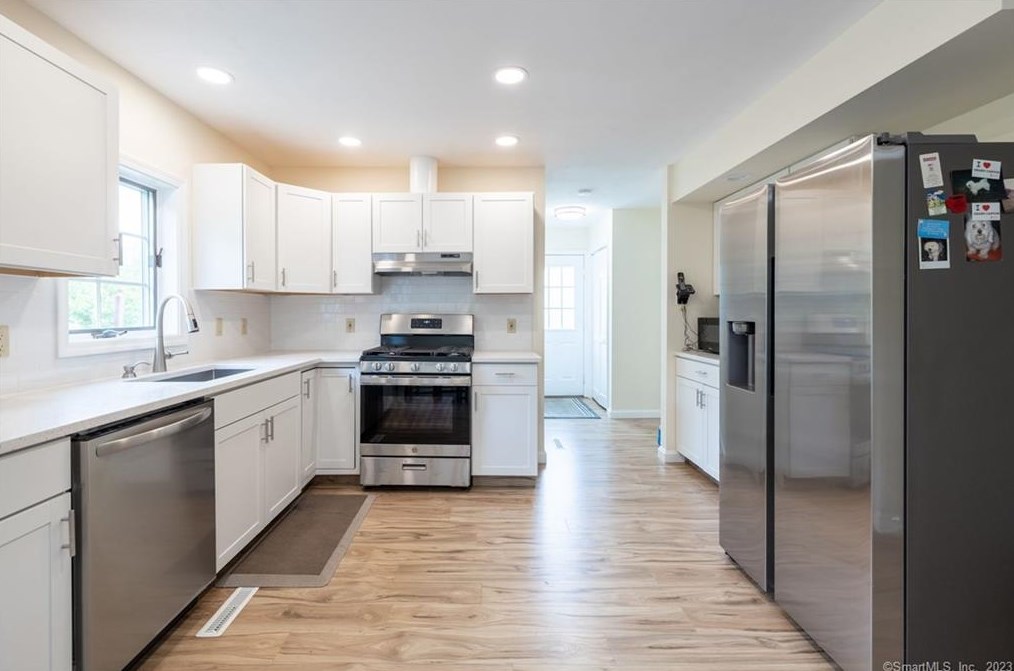 194 Academy Rd, Cheshire, CT 06410