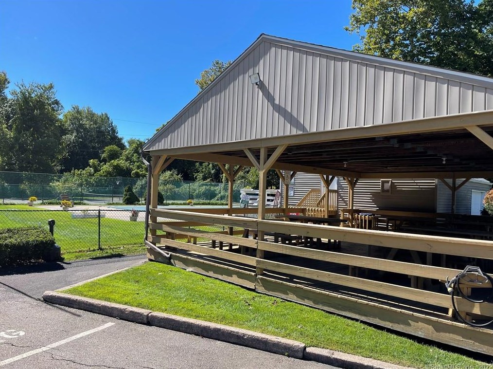 45 Gate Ln, New Haven CT  06514-2230 exterior