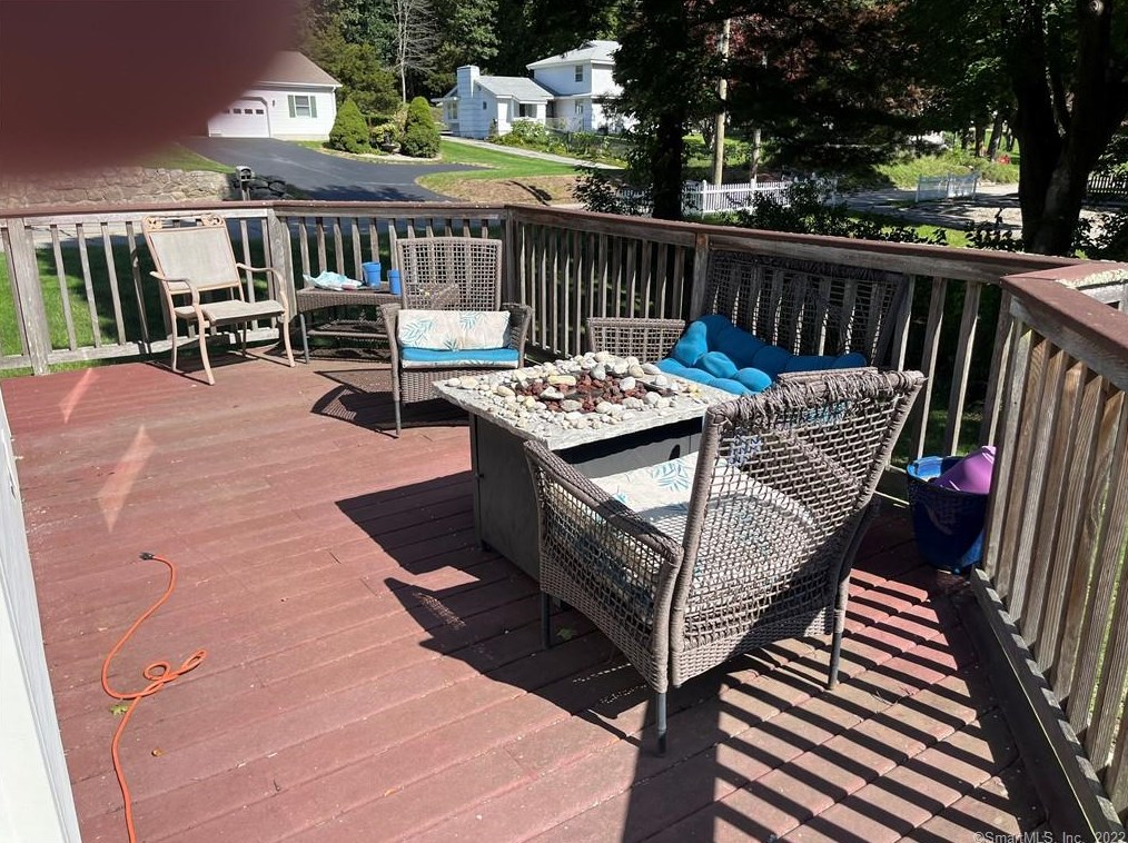 140 Fog Plain Rd, Waterford, CT 06385