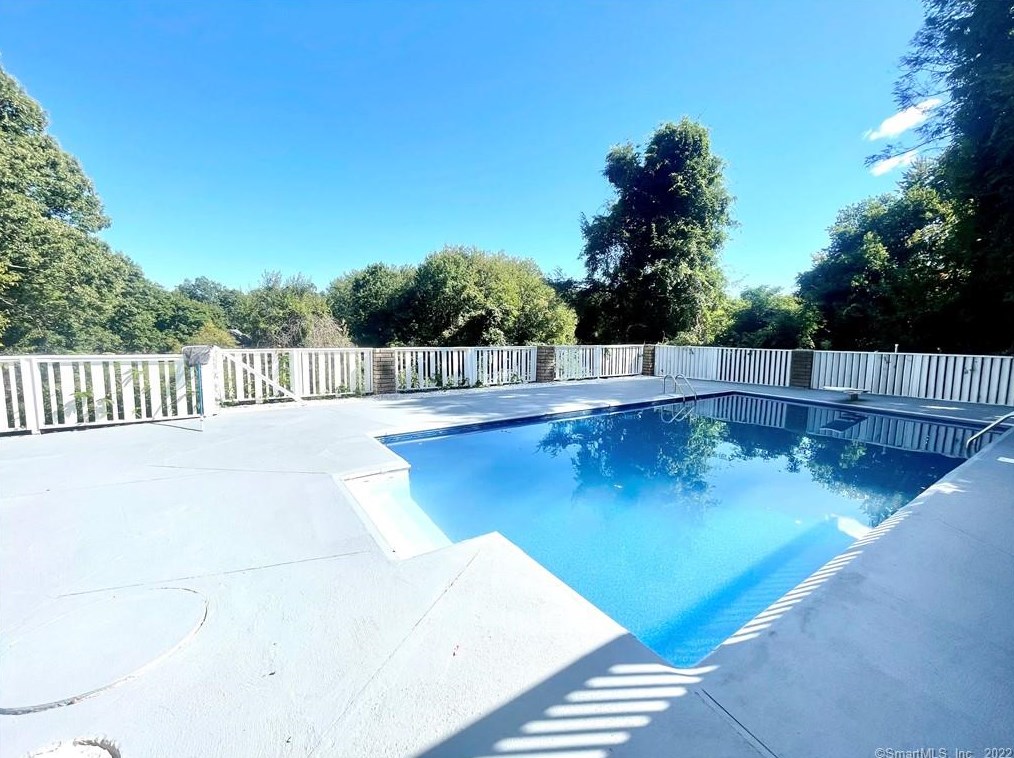 75 Vernon Street W, Manchester, CT 06042