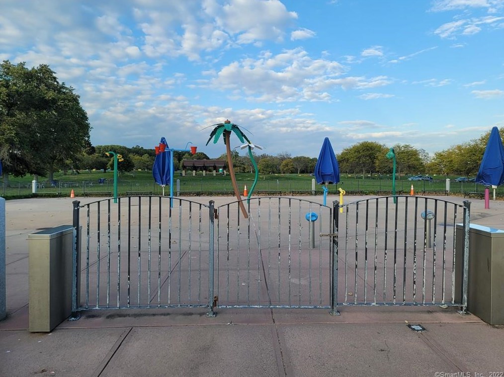 15 Parker Pl, New Haven CT 06512-3958 exterior