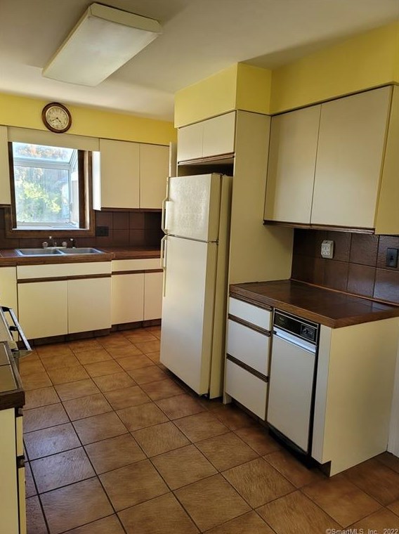 15 Parker Pl, New Haven CT 06512-3958 exterior