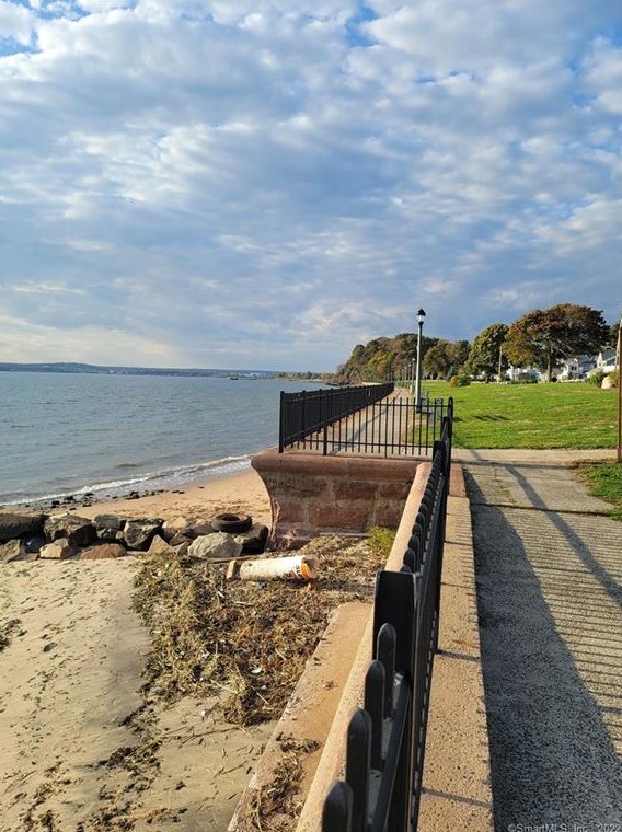 15 Parker Pl, New Haven CT 06512-3958 exterior