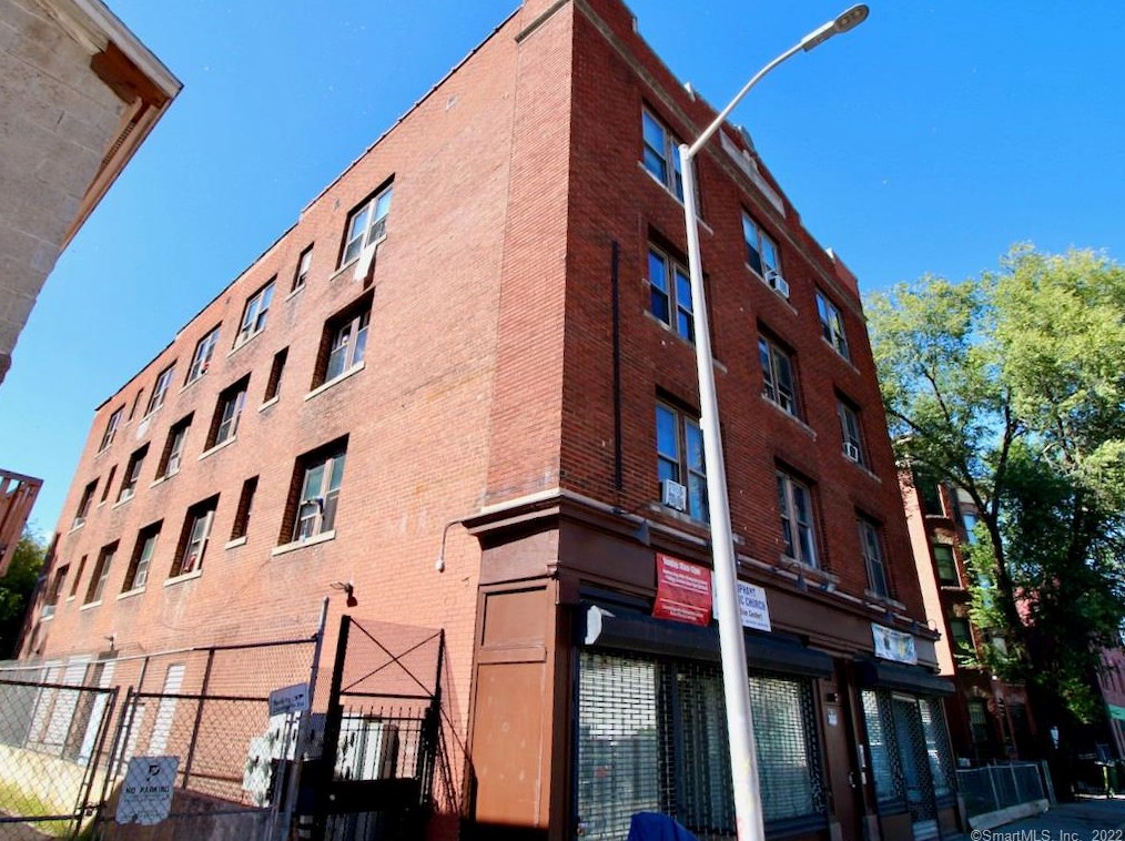 881 Broad St, Hartford CT  06106-2403 exterior