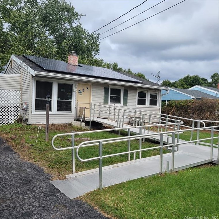 110 Sunset Dr, Derby, CT 06418