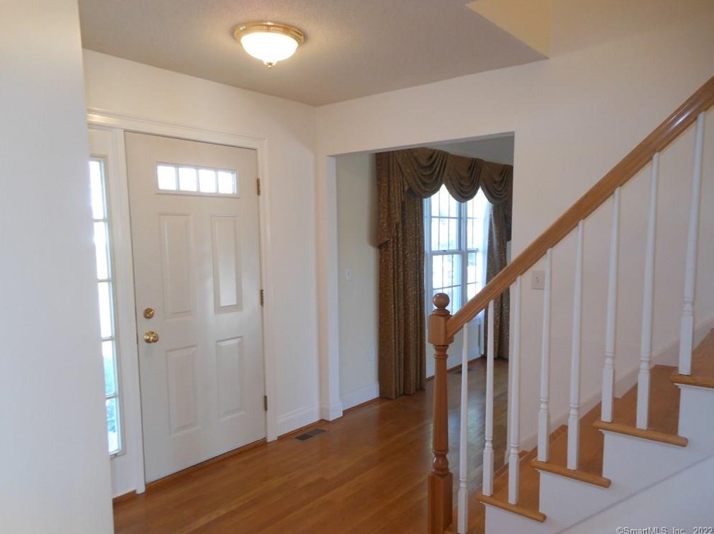 29 Skyview Ter, Manchester, CT 06040