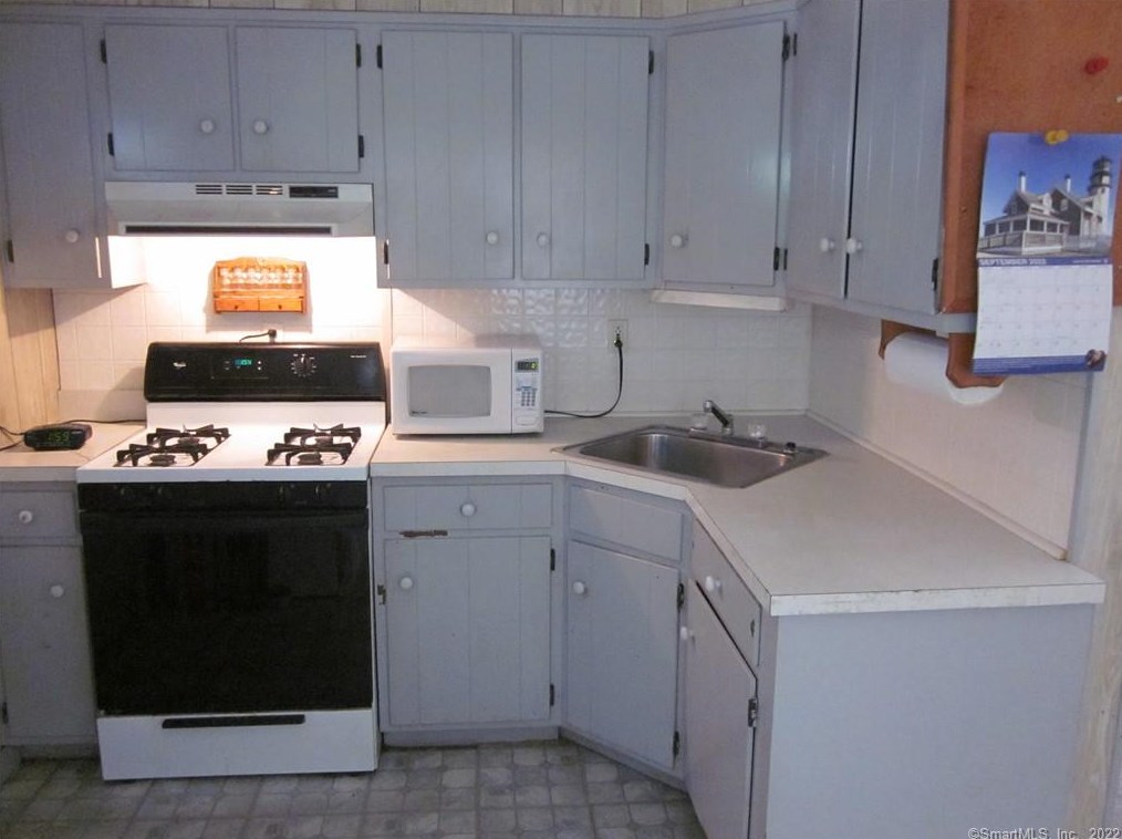 34 Sikorsky Pl, Stratford CT  06614-3729 exterior