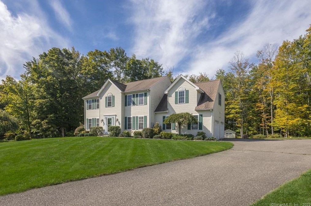1 Lookout Ridge Rd, Northville, CT 06776 exterior
