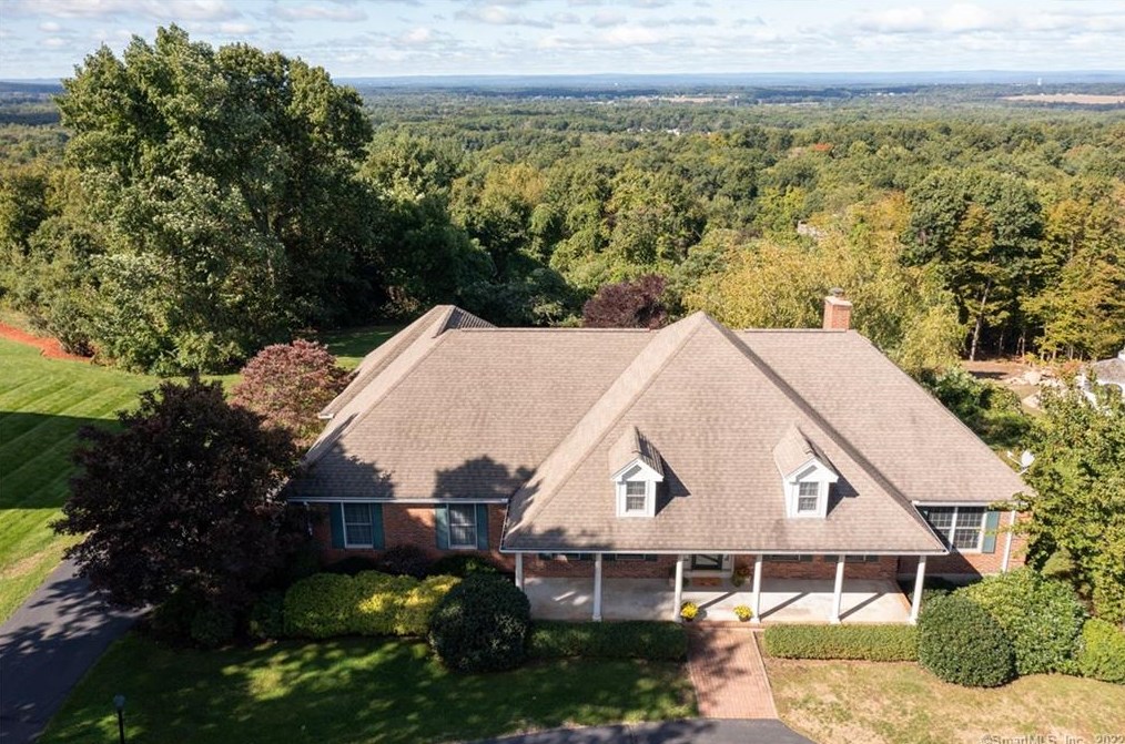 96 Franklin Woods Dr, Somers, CT 06071