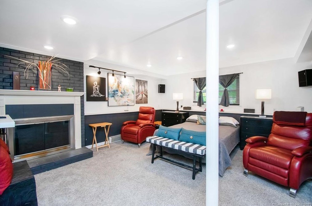 5 Bittersweet Dr, Hartford CT 06108-1201 exterior