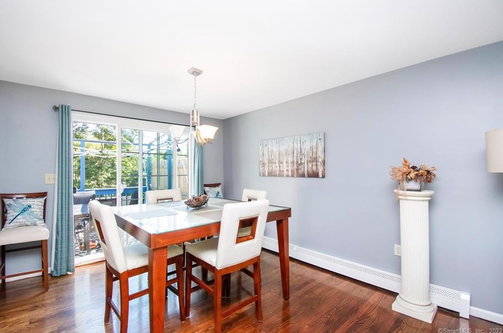 5 Bittersweet Dr, Hartford CT 06108-1201 exterior