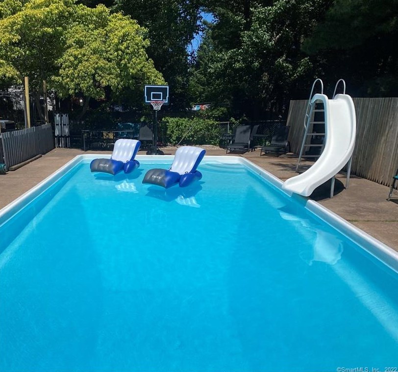 5 Bittersweet Dr, Hartford CT 06108-1201 exterior