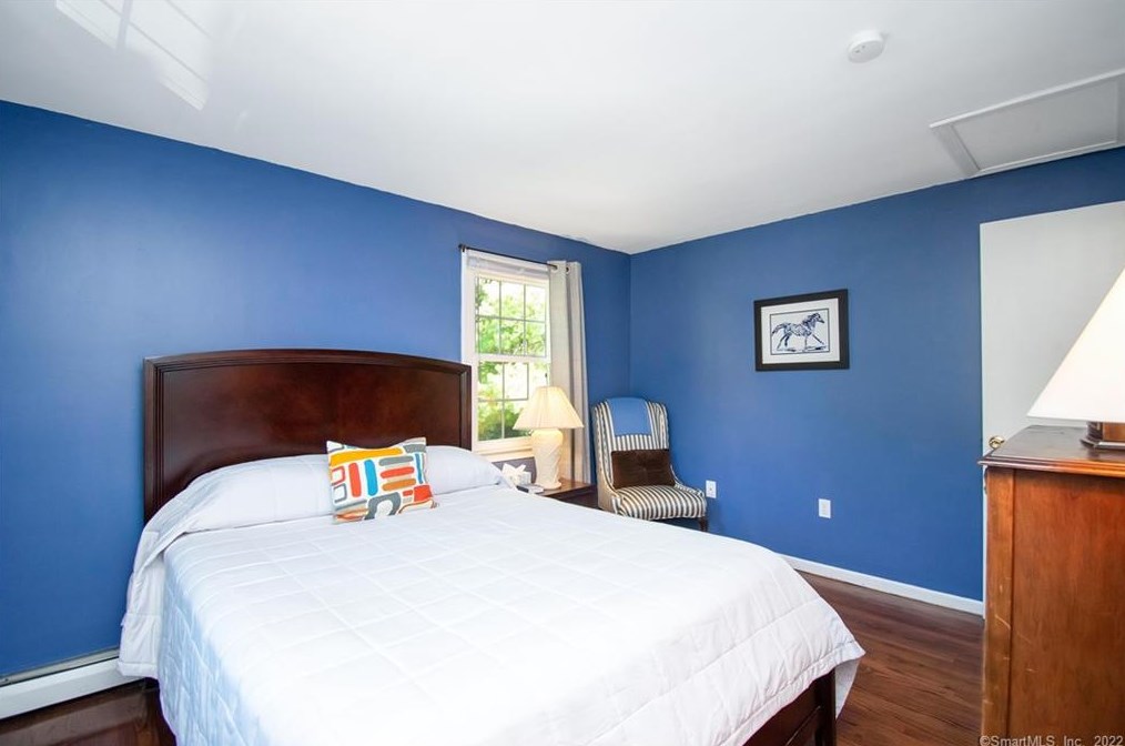 5 Bittersweet Dr, Hartford CT 06108-1201 exterior