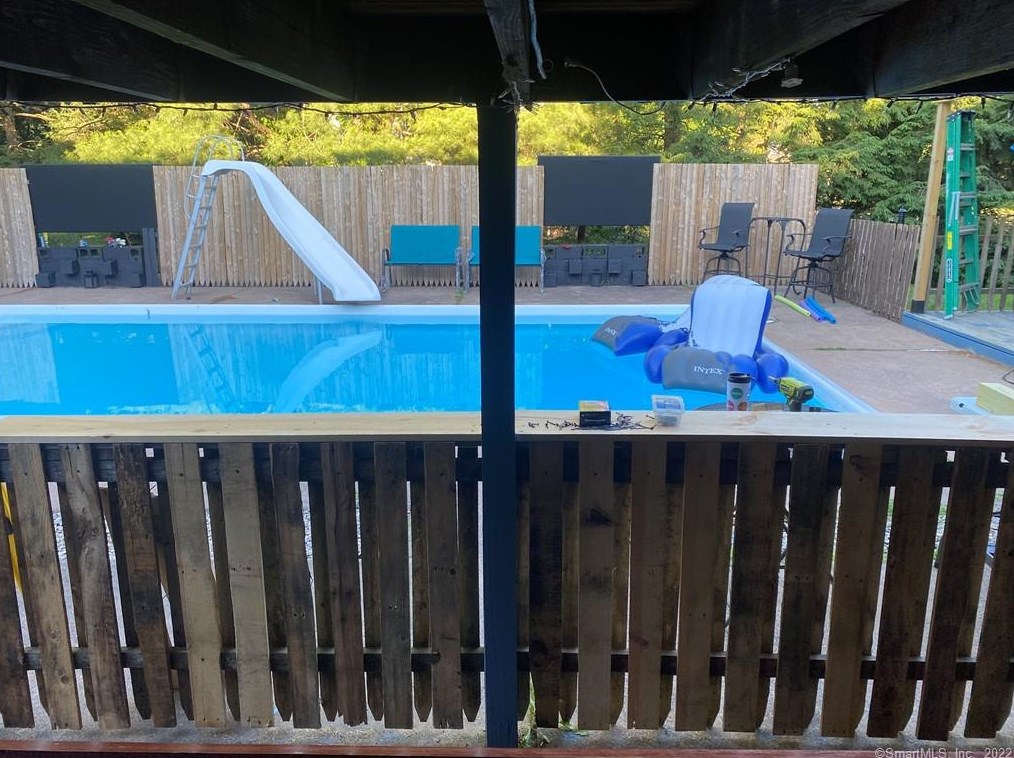 5 Bittersweet Dr, Hartford CT 06108-1201 exterior