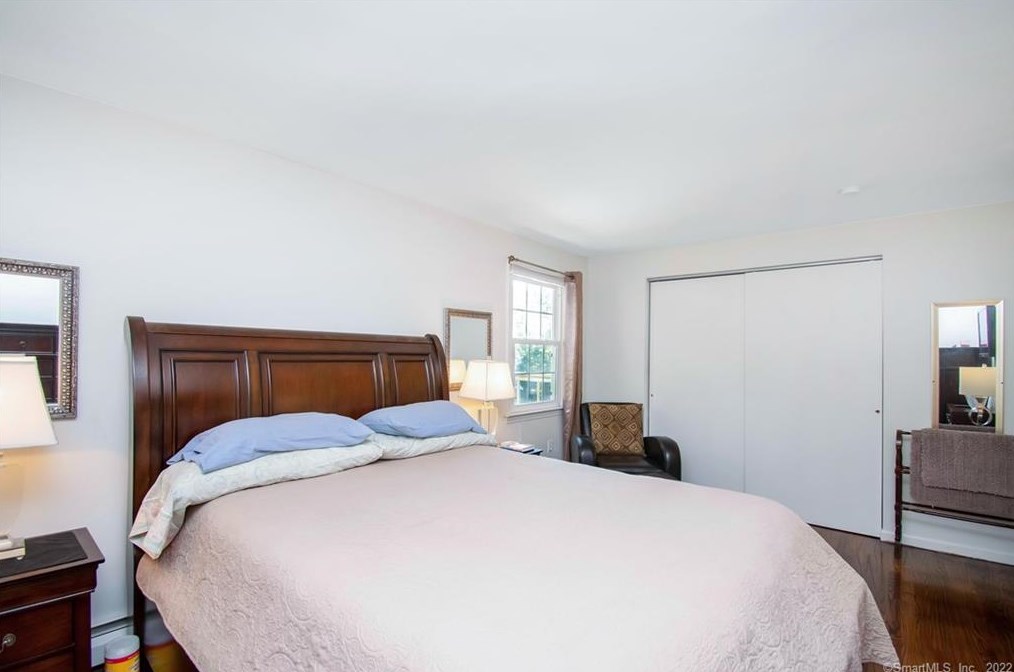 5 Bittersweet Dr, Hartford CT 06108-1201 exterior