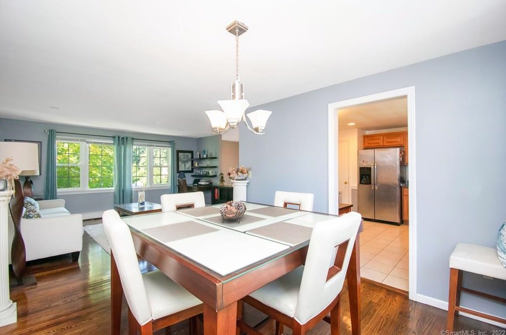 5 Bittersweet Dr, Hartford CT 06108-1201 exterior