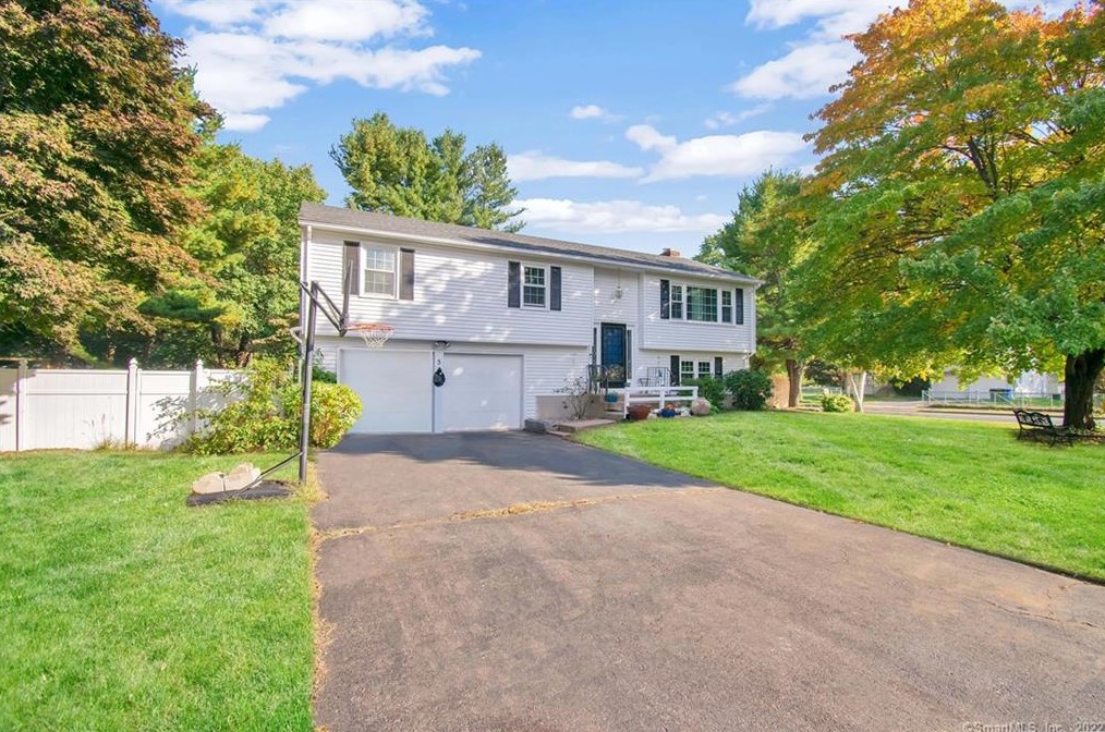 5 Bittersweet Dr, Hartford CT 06108-1201 exterior