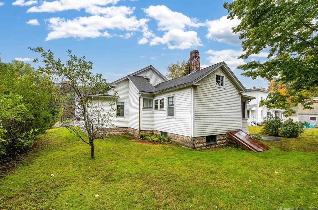 15 Crown St, Plainville, CT 06062
