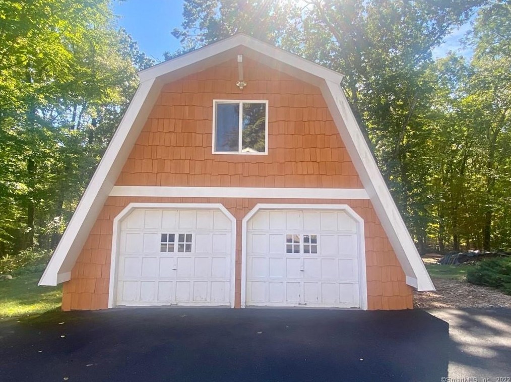 15 Lake Rd, Newtown, CT 06470