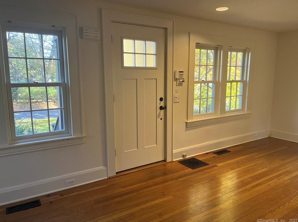52 Washington Ave, Westport CT  06880-2548 exterior