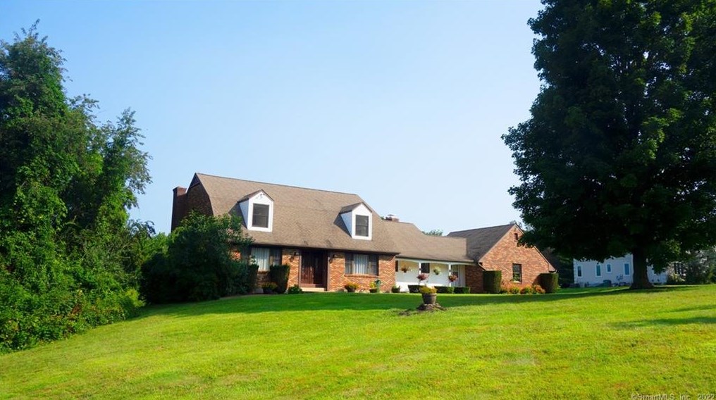 145 Old Farms Rd, Watertown, CT 06795-1547