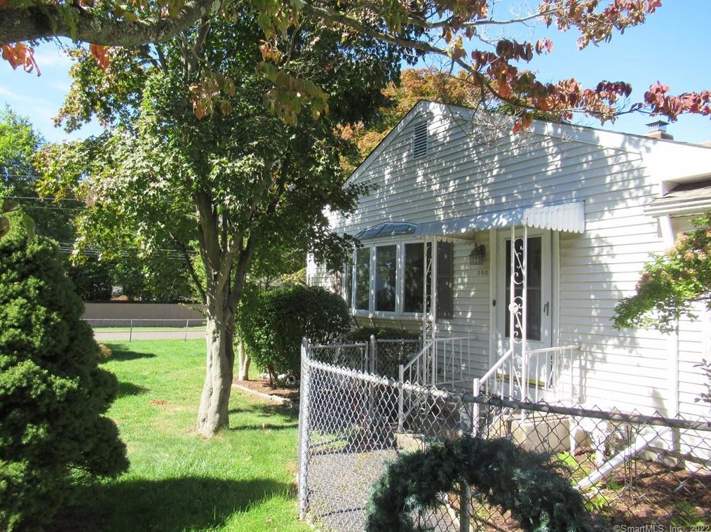 960 Jennings Rd, Fairfield CT  06824-4630 exterior